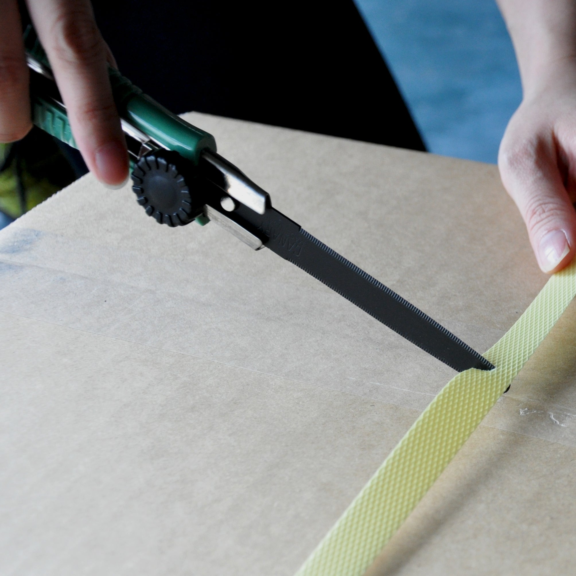 Box Cutter Ratchet-Lock Heavy-Duty 3