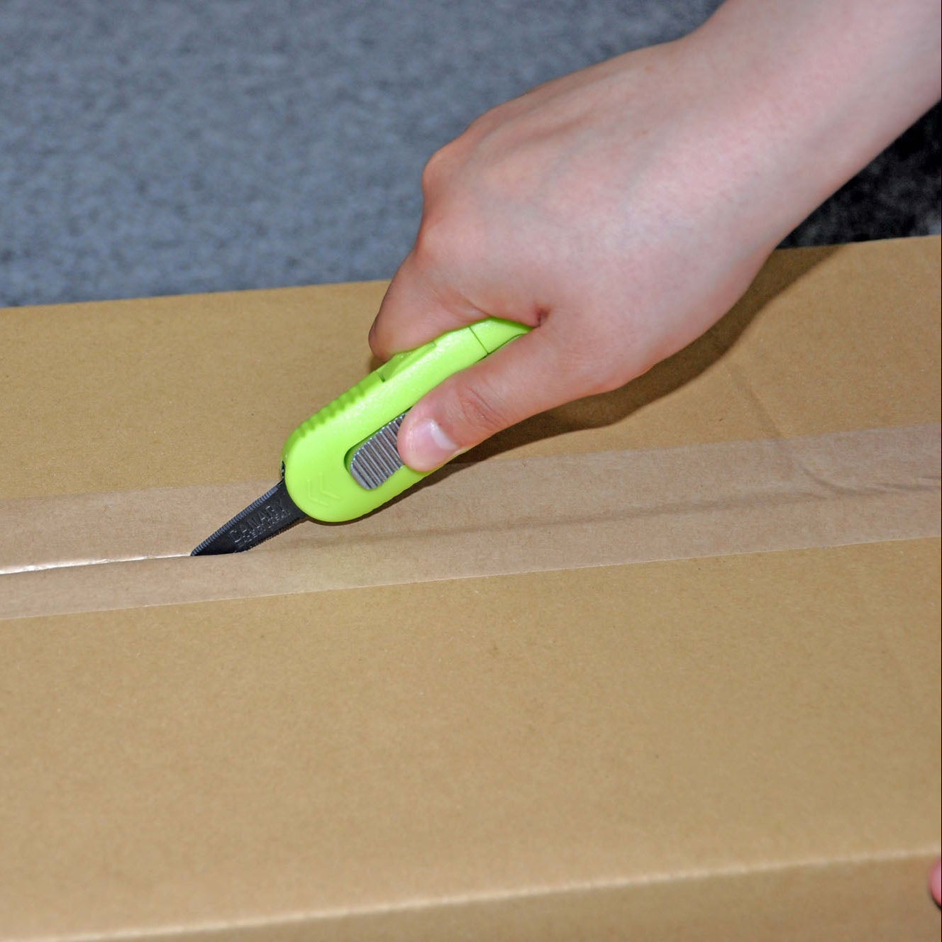 Box Cutter Auto-Retractable 1'' Blade